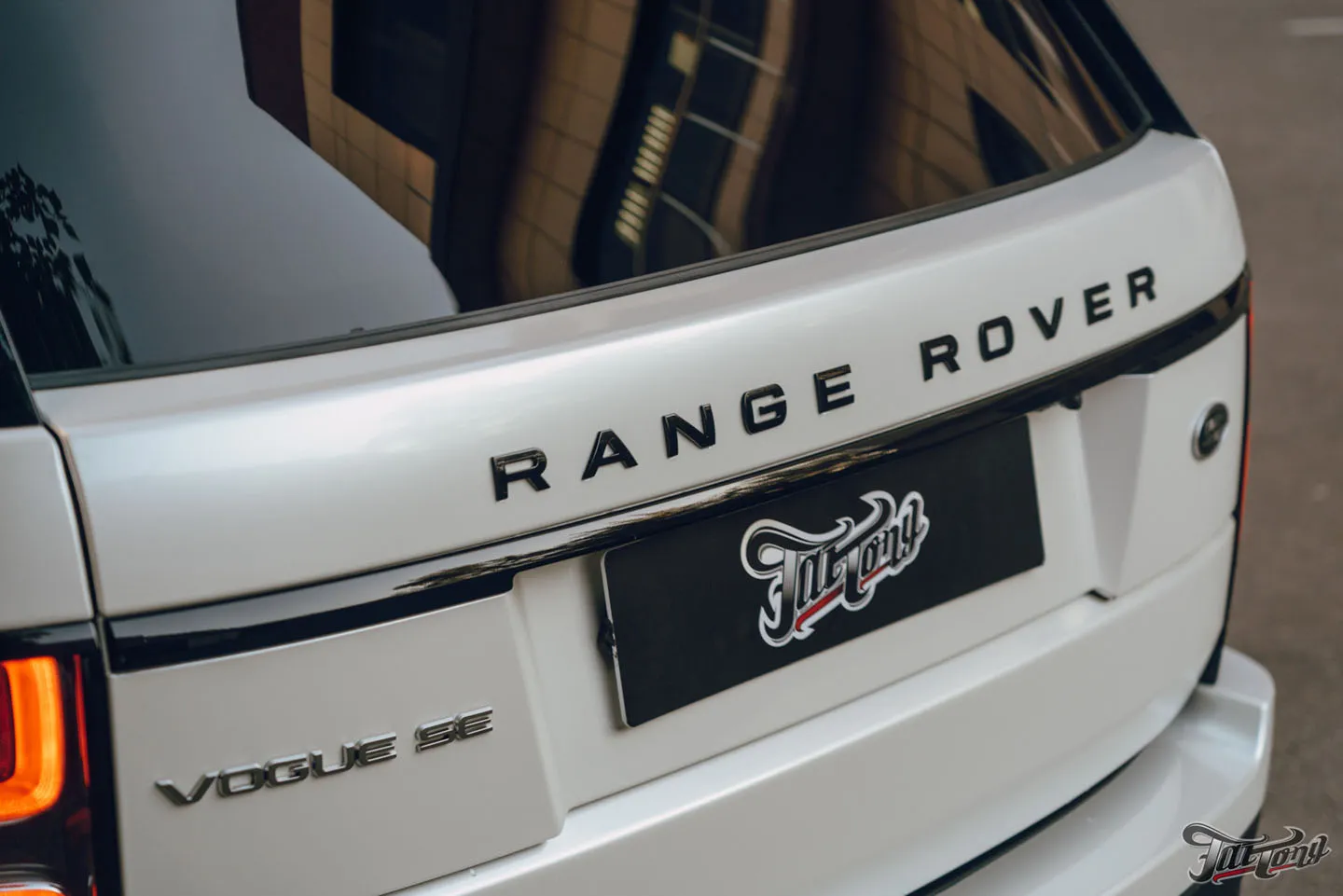 Range Rover Vogue SE в шикарном перламутровом виниле!